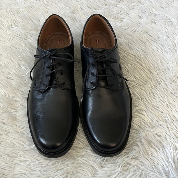 Unstructured by Clarks Men’s oxford lace up dress shoes size 10.5M main image 10